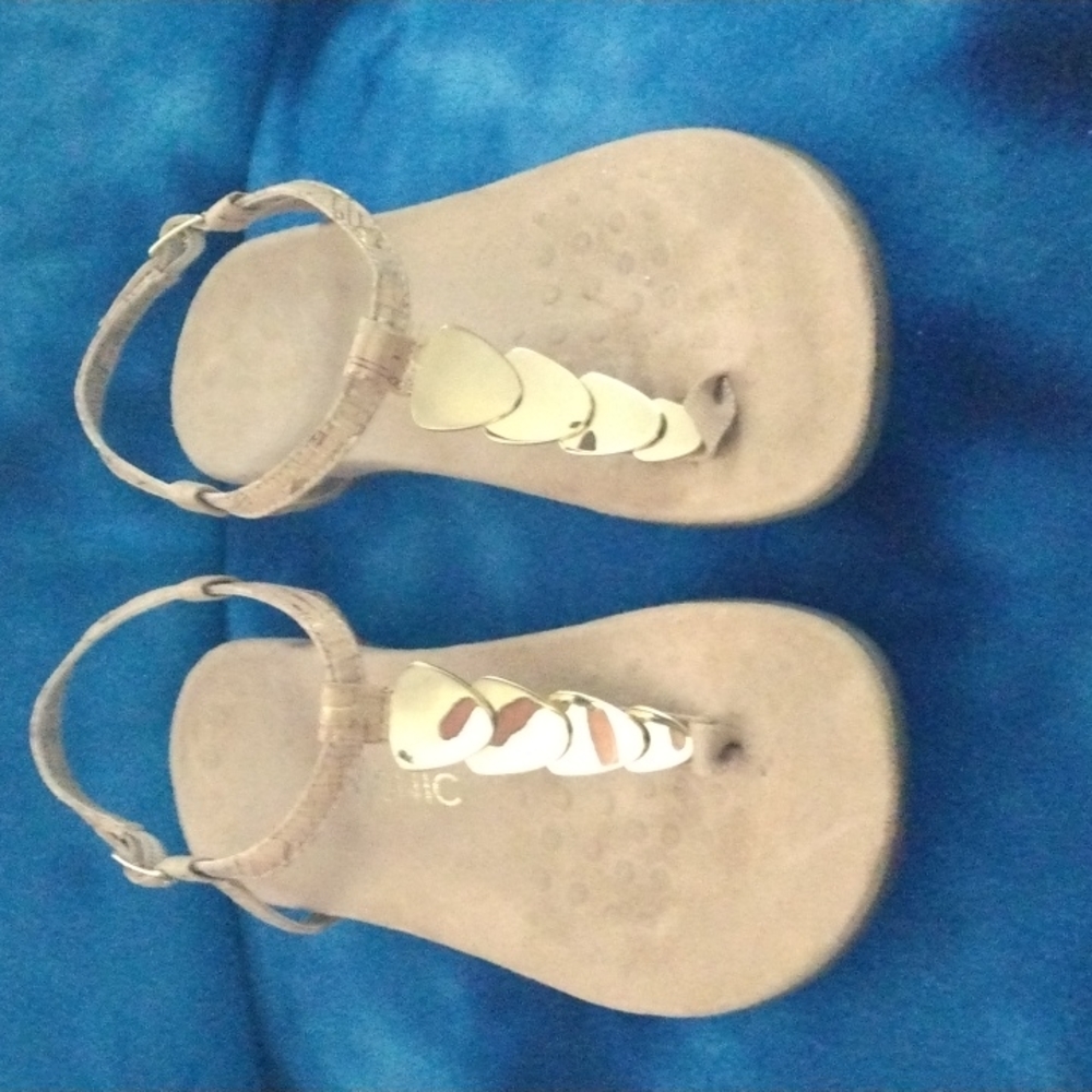 VIONIC Orthotic Supportive Arch Leather Sandal.  Size 8.5.